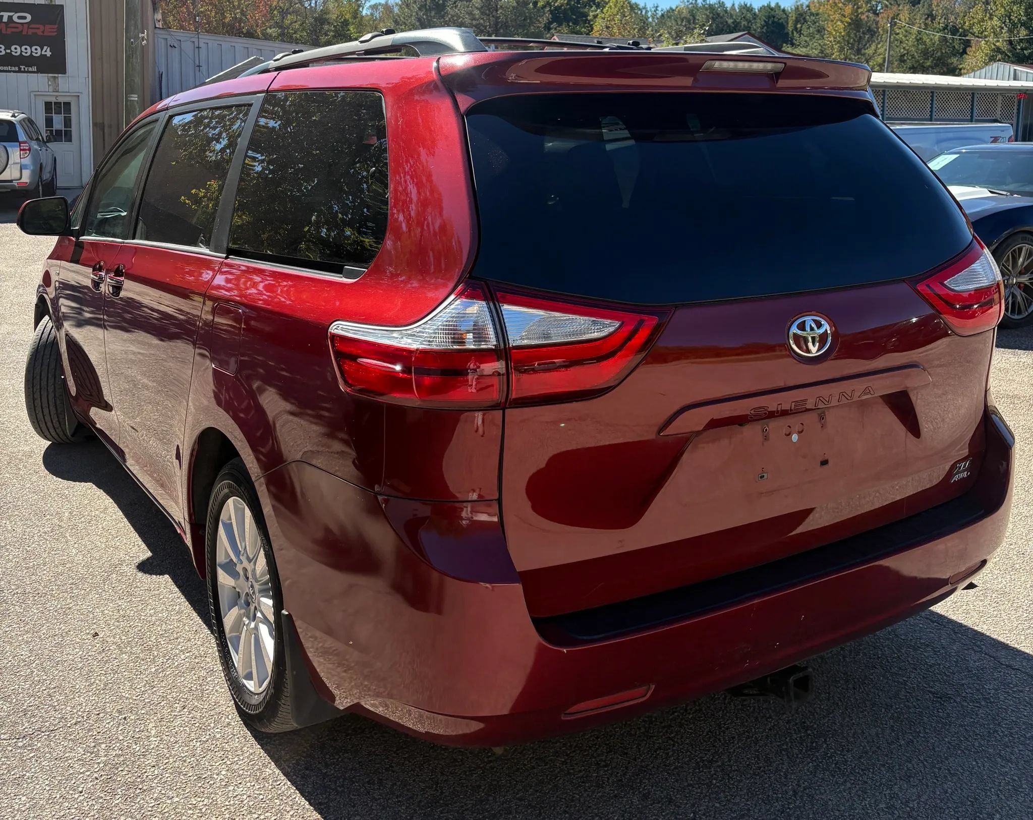 Used 2017 Toyota Sienna XLE AWD/4WD image 3