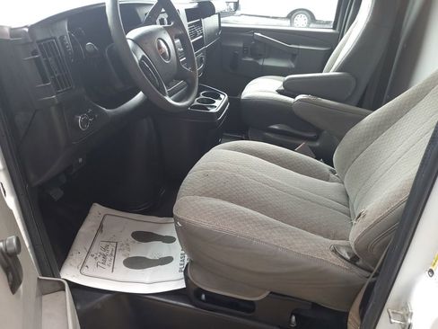 Used 2017 GMC Savana 3500 image 16
