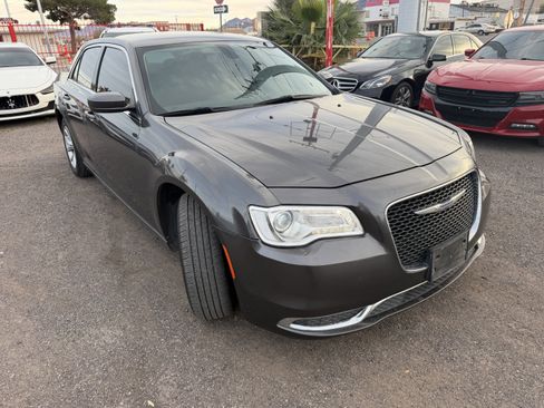 Used 2020 Chrysler 300 Touring image 3