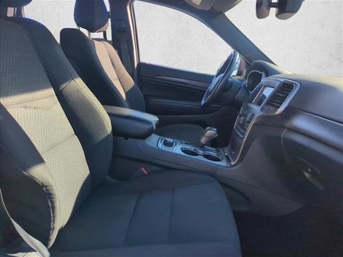 Used 2019 Jeep Grand Cherokee Laredo image 24