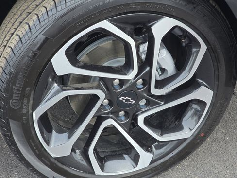 Used 2025 Chevrolet Trax RS w/ Sunroof Package image 16