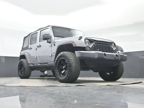 Used 2018 Jeep Wrangler Unlimited Sport S AWD/4WD image 33