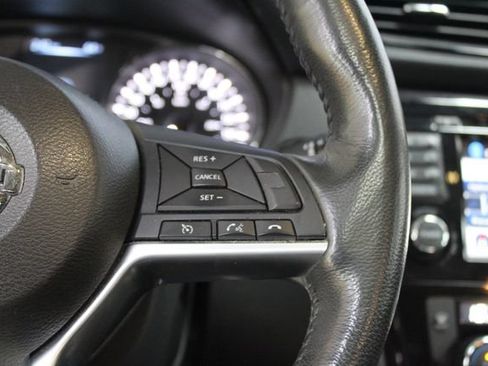 Used 2017 Nissan Rogue SV AWD/4WD image 16