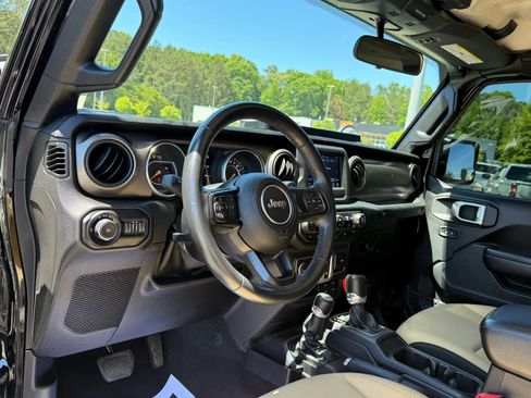 Used 2018 Jeep Wrangler Sport AWD/4WD image 15