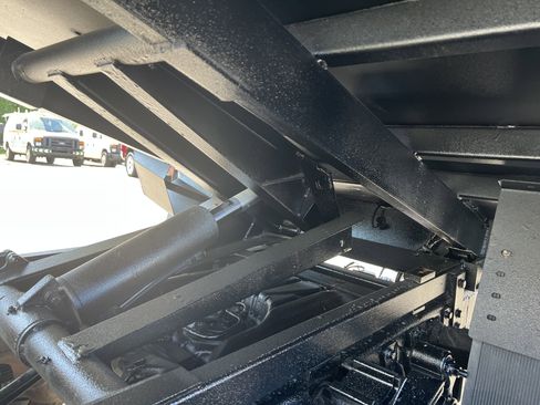 Used 2018 Ford F550 4x4 Regular Cab Super Duty image 5