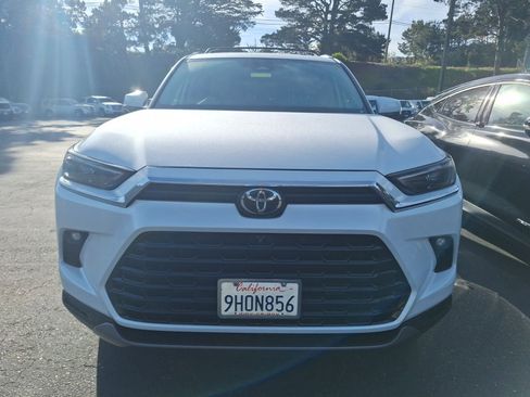 Used 2024 Toyota Grand Highlander Platinum image 2