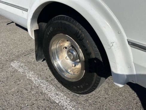 Used 2006 Ford E-350 and Econoline 350 Super Duty image 26