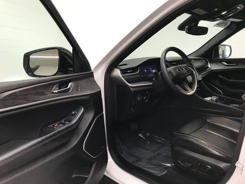 Used 2024 Jeep Grand Cherokee Limited 4xe image 11