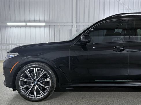 Used 2022 BMW X7 M50i image 16