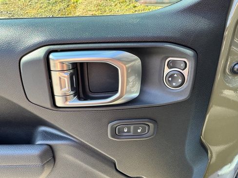 Used 2025 Jeep Wrangler Unlimited Sport image 12