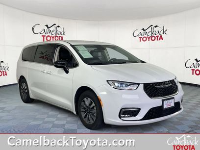 Used 2024 Chrysler Pacifica Select