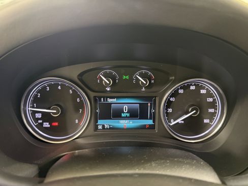 Used 2018 Buick Enclave Essence image 17