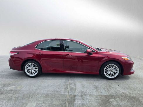 Used 2018 Toyota Camry XLE FWD image 2
