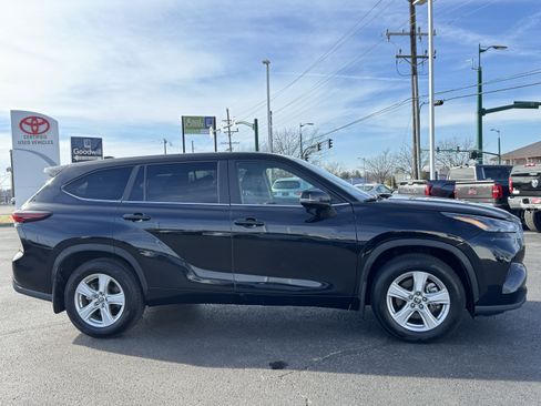 Used 2024 Toyota Highlander LE image 18