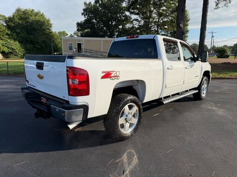 Used 2014 Chevrolet Silverado 2500 LT w/ Z71 Appearance Package AWD/4WD image 4
