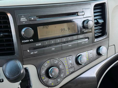 Used 2012 Toyota Sienna FWD image 23