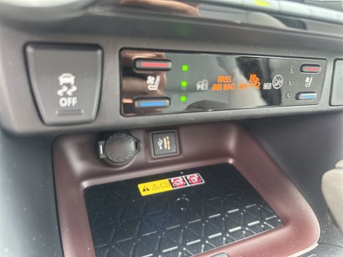 Used 2024 Toyota RAV4 Limited w/ Advanced Technology Package AWD/4WD image 10