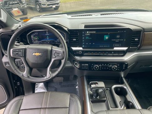 Used 2024 Chevrolet Silverado 1500 High Country w/ High Country Premium Package image 4