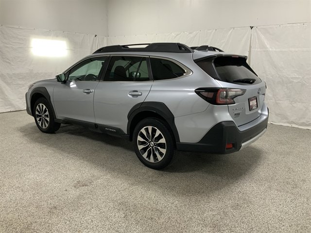 Used 2023 Subaru Outback Limited AWD/4WD image 7