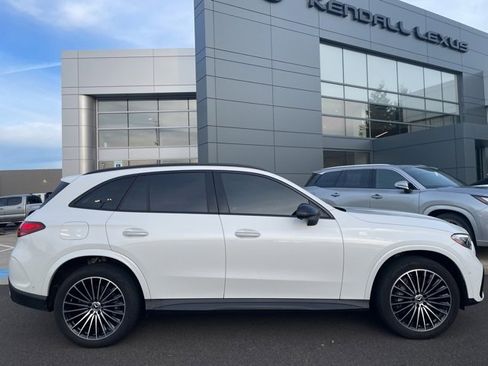 Used 2024 Mercedes-Benz GLC 300 4MATIC image 2