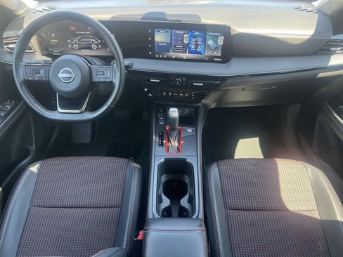 Used 2026 Nissan Kicks SR AWD/4WD image 2