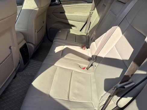 Used 2017 Jeep Grand Cherokee Overland w/ Jeep Active Safety Group image 13