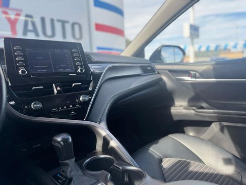 Used 2022 Toyota Camry SE image 39