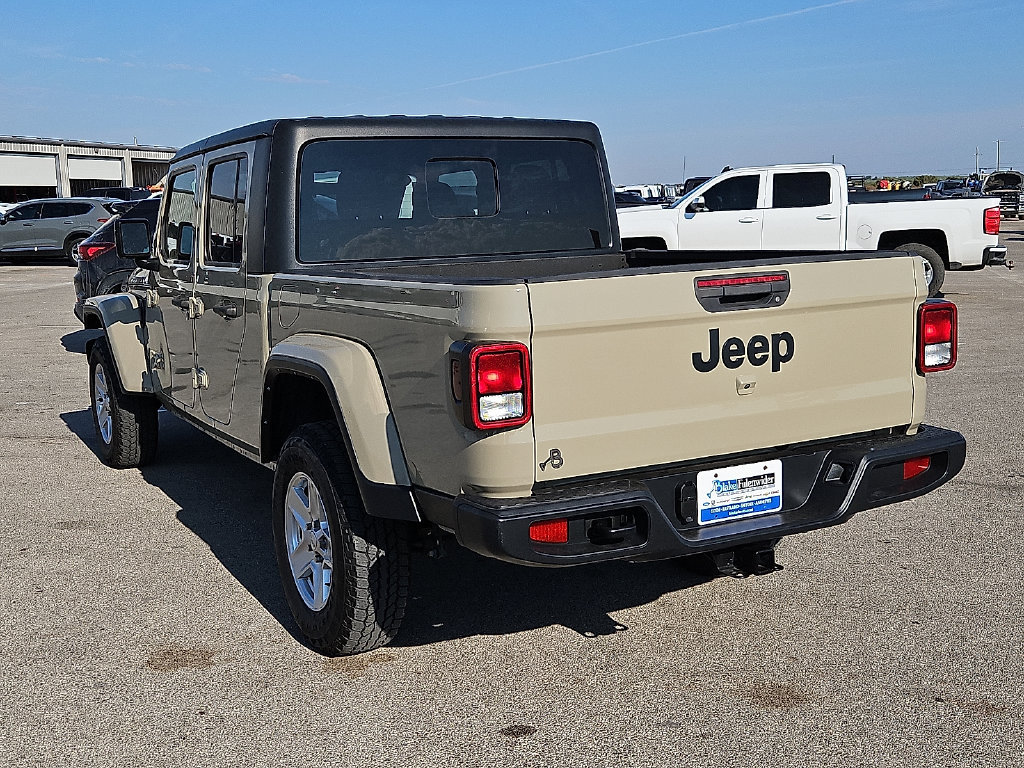 Used 2022 Jeep Gladiator Sport AWD/4WD image 5