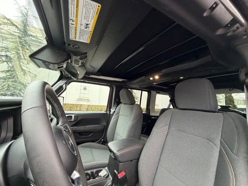 Used 2025 Jeep Wrangler Sahara w/ Safety Group image 22