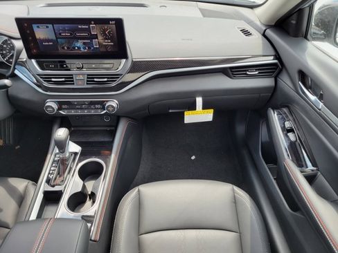 New 2025 Nissan Altima 2.5 SR w/ SR Premium Package image 17