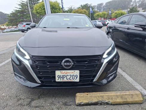 Used 2024 Nissan Altima 2.5 SV FWD image 2