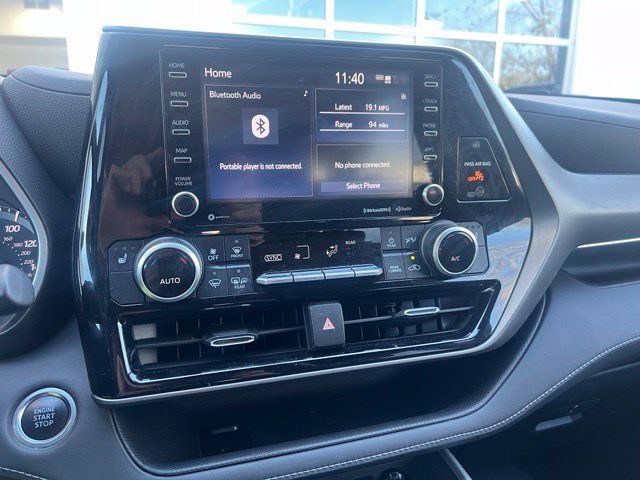 Used 2021 Toyota Highlander XLE AWD/4WD image 11