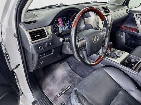 Used 2018 Lexus GX 460 Premium w/ Premium Package AWD/4WD image 9