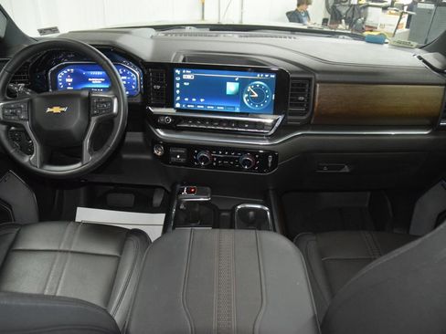Used 2024 Chevrolet Silverado 1500 High Country w/ High Country Premium Package AWD/4WD image 32