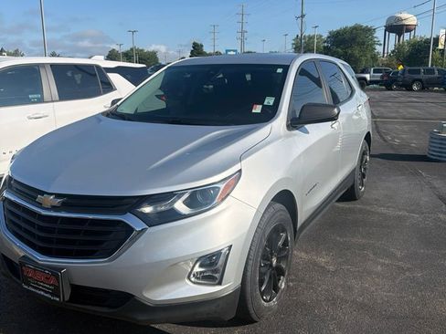 Used 2020 Chevrolet Equinox LS FWD image 3