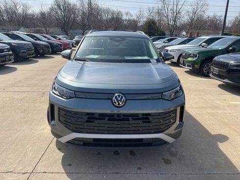 New 2026 Volkswagen Tiguan SE image 2