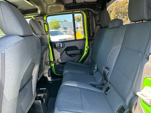 New 2025 Jeep Gladiator Sport image 30