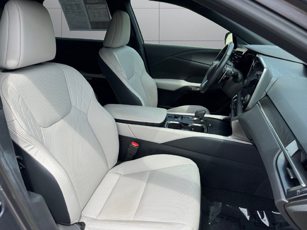 Used 2023 Lexus RX 350 Premium w/ Accessory Package AWD/4WD image 17