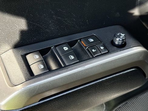 Used 2021 Toyota Tacoma SR5 RWD image 23