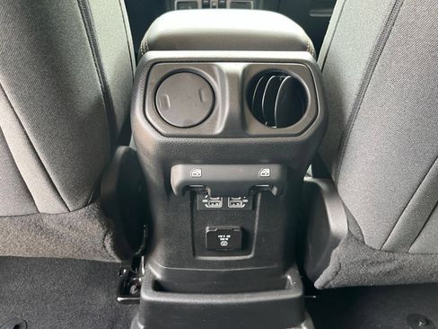 Used 2025 Jeep Wrangler Unlimited Sahara AWD/4WD image 29