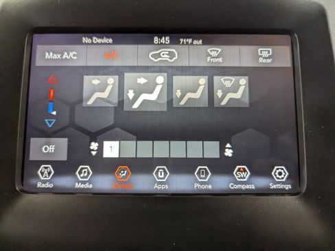 Used 2019 Jeep Cherokee Latitude Plus AWD/4WD image 21