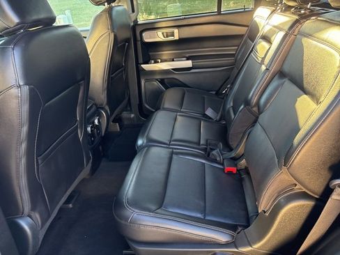 Used 2024 Ford Explorer Limited image 13