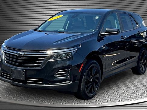 Used 2023 Chevrolet Equinox LS w/ LS Convenience Package AWD/4WD image 3