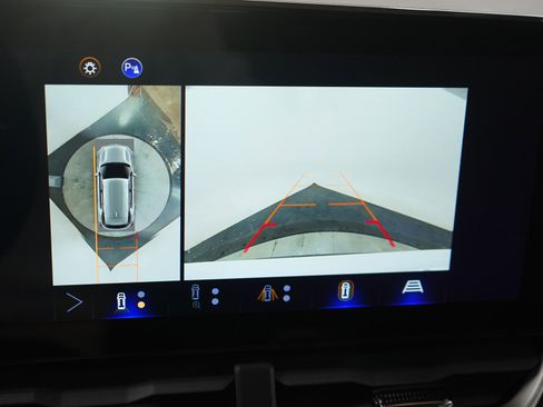 Used 2025 Chevrolet Equinox LT w/ Convenience Package II image 26