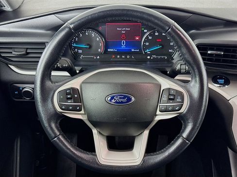 Used 2022 Ford Explorer XLT image 38