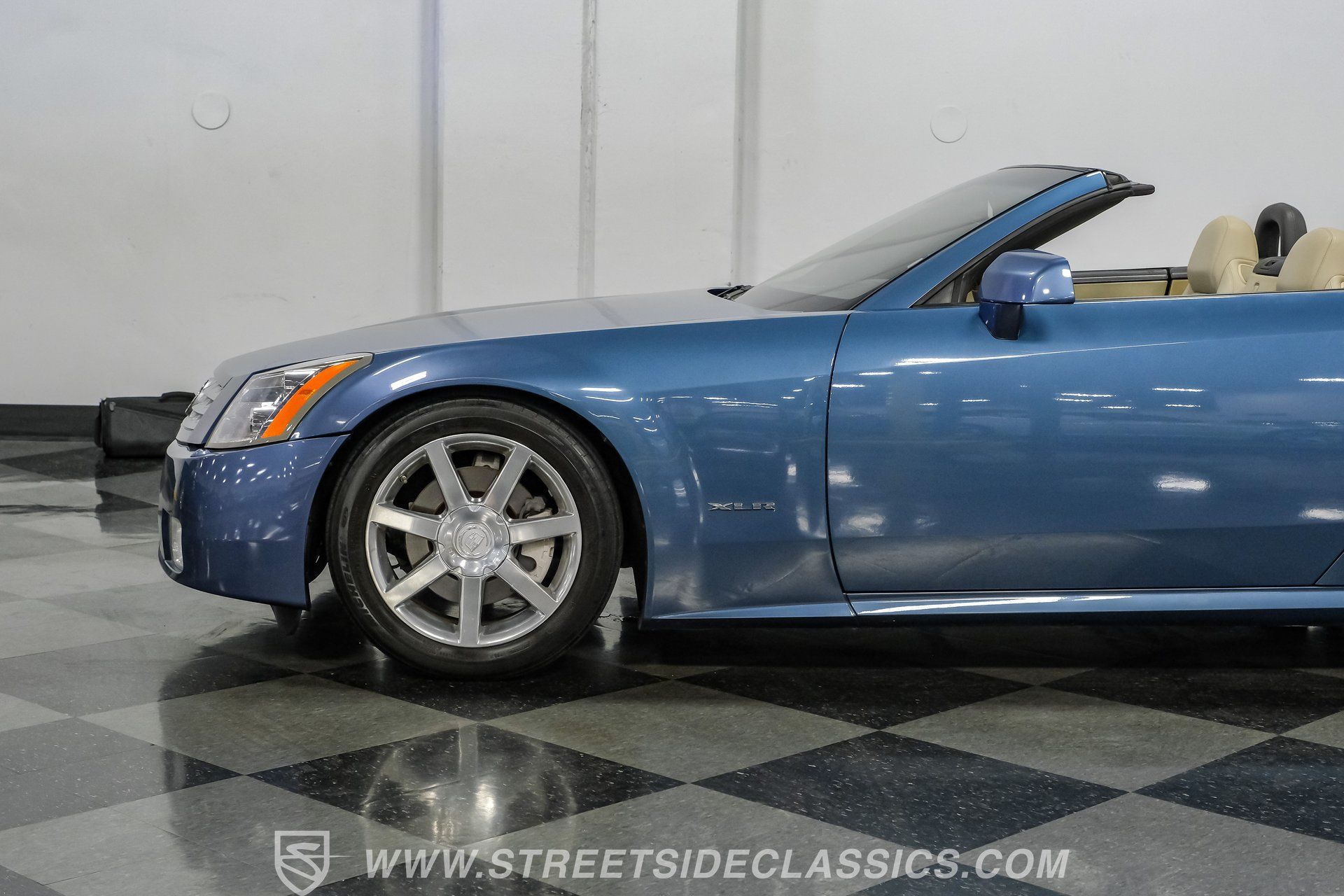Used 2006 Cadillac XLR RWD image 23