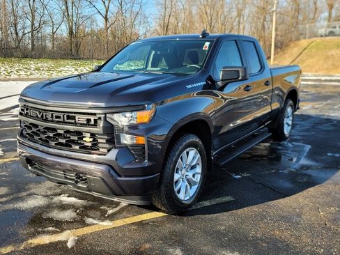 Used 2023 Chevrolet Silverado 1500 Custom image 5