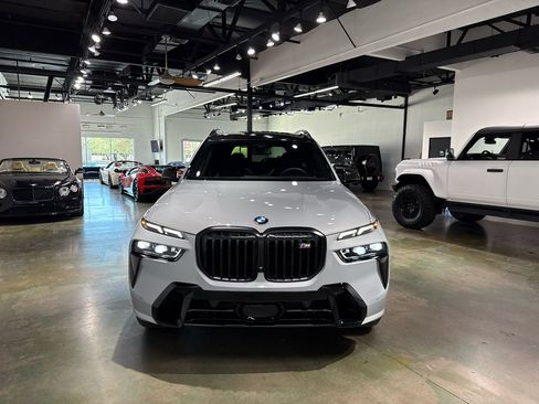 Used 2025 BMW X7 M60i image 13