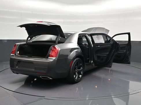Used 2022 Chrysler 300 Touring w/ Sport Appearance Package RWD image 33