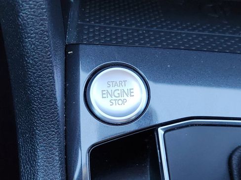 Used 2020 Volkswagen Tiguan SE w/ Panoramic Sunroof Package image 25